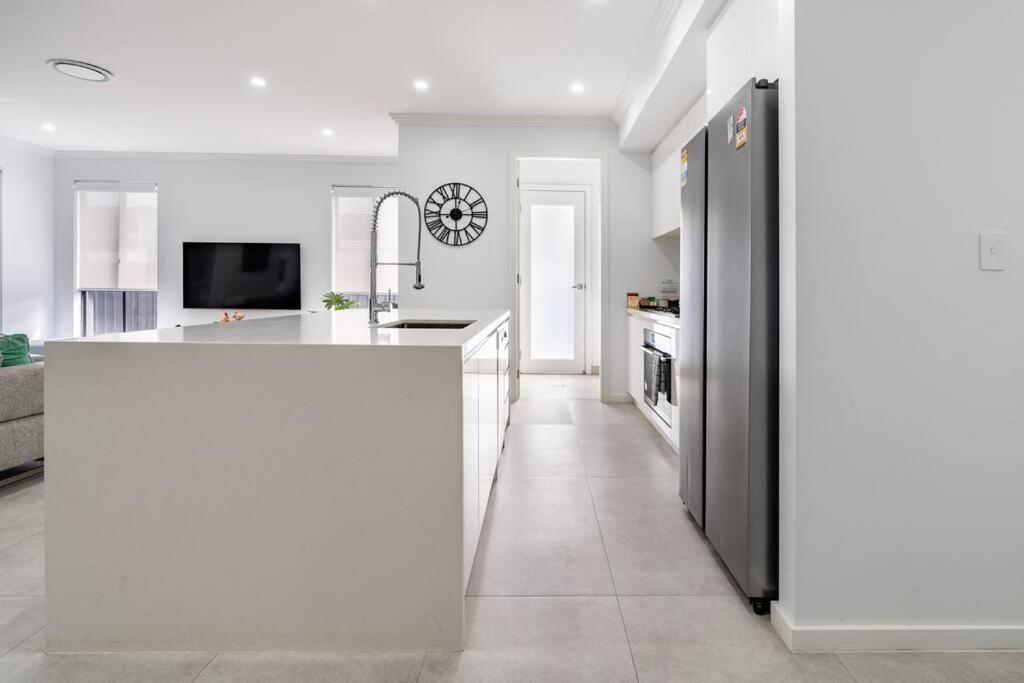 Neat 4 Bedroom In Catherine Fields Narellan Esterno foto