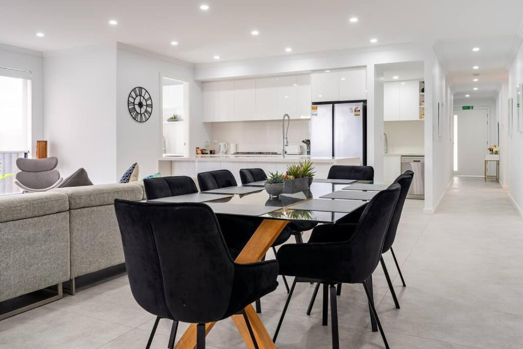 Neat 4 Bedroom In Catherine Fields Narellan Esterno foto