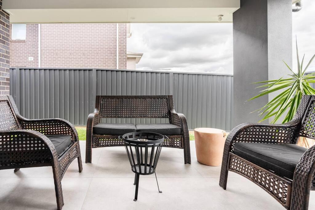 Neat 4 Bedroom In Catherine Fields Narellan Esterno foto