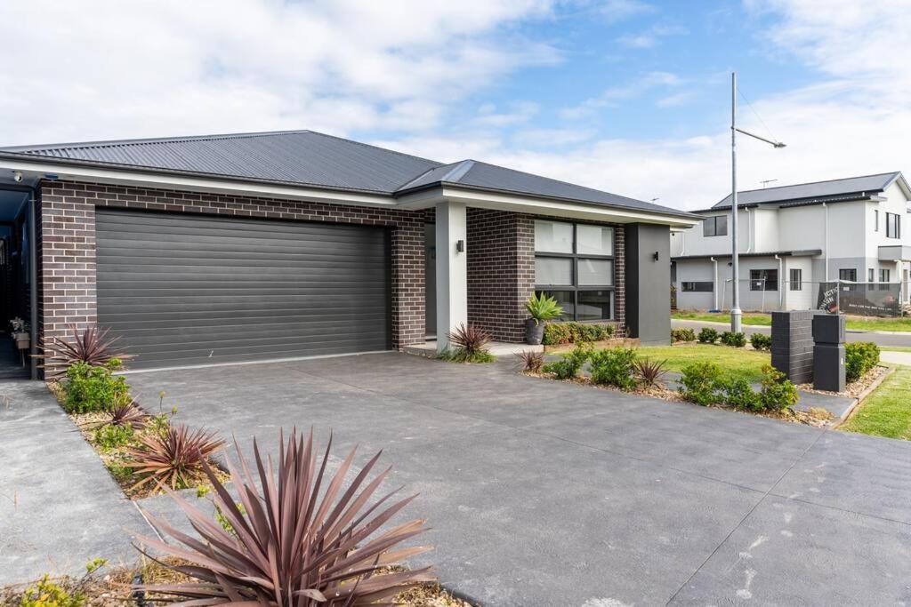 Neat 4 Bedroom In Catherine Fields Narellan Esterno foto